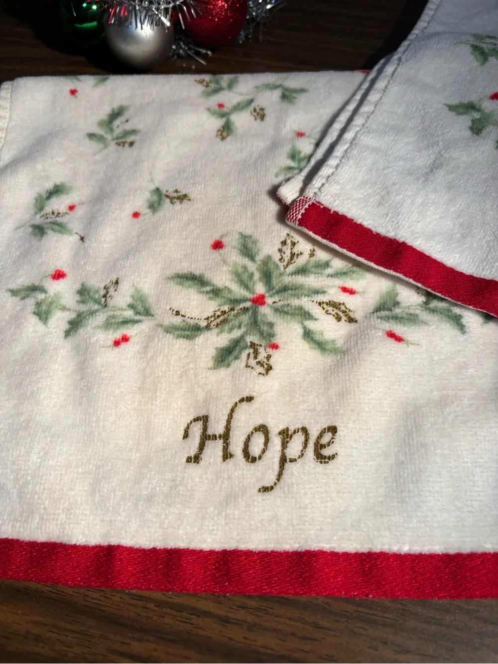 Lenox Believe & Hope Holiday Embroidered Finger Tip Towels - White